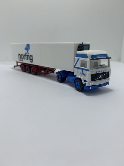 Volvo da Herpa escala 1/87