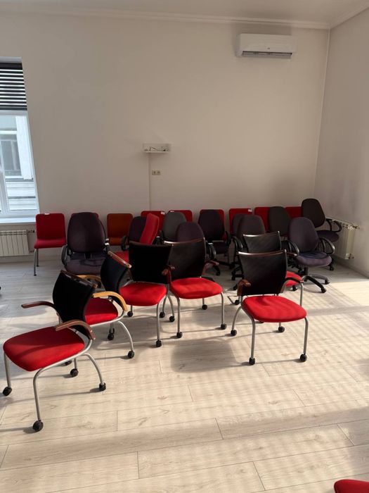 Крісла офісні геймерські шкіра сітка метал стільці конференц для персоналу
