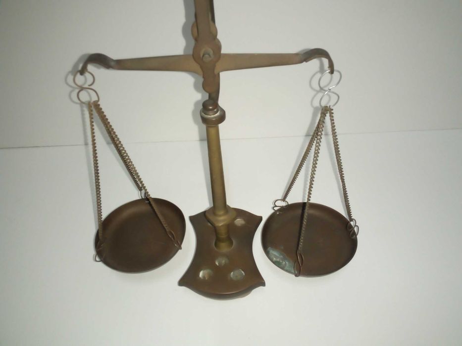 Balança de ourives antiga, em latão