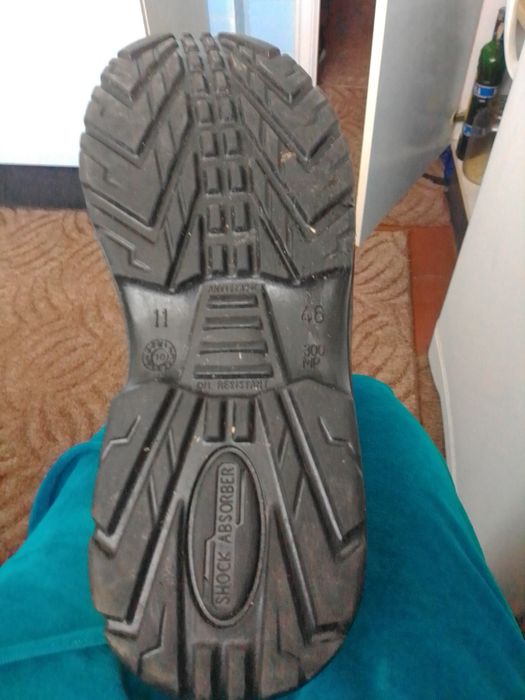 Продаю чоботи чоловічі