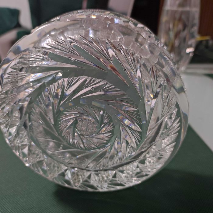 Do sprzedania unikatowe ,duże kryształy, popielnice, miski.