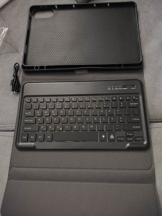 Etui do tableta z klawiaturą