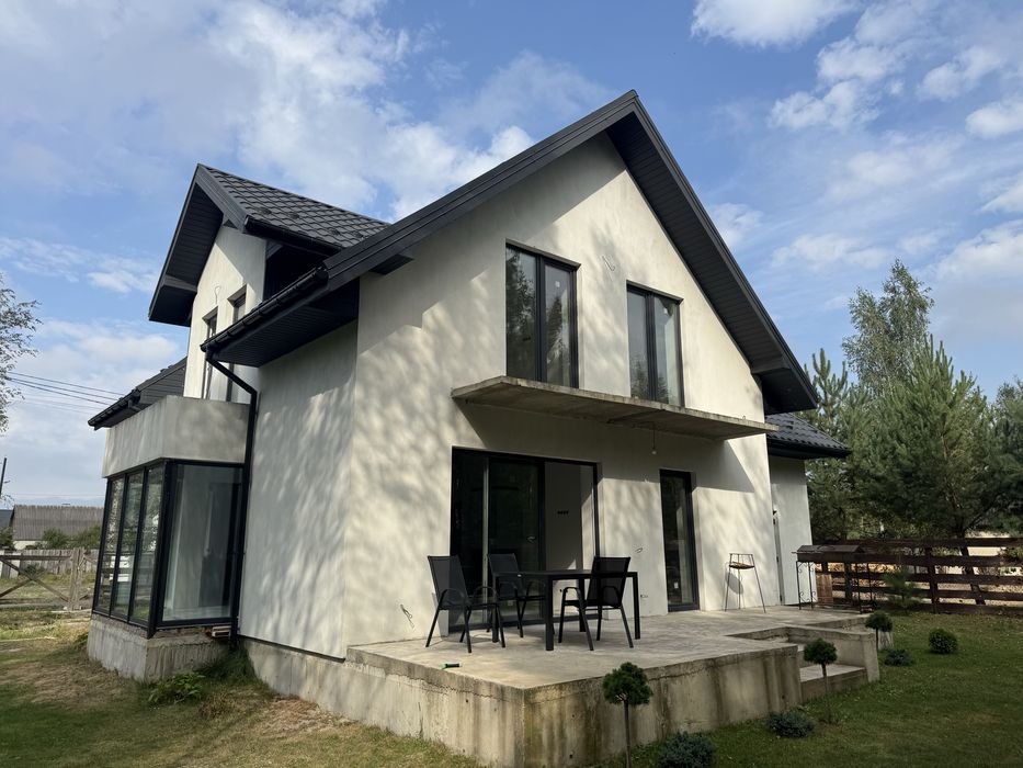 Будинок біля лісу