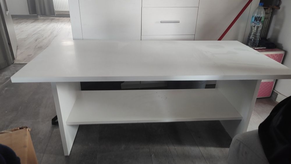 Sprzedam biały  stolik