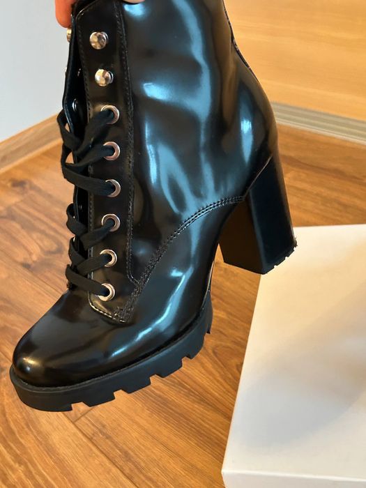 Botki guess jesienne  czarne eleganckie buty guess