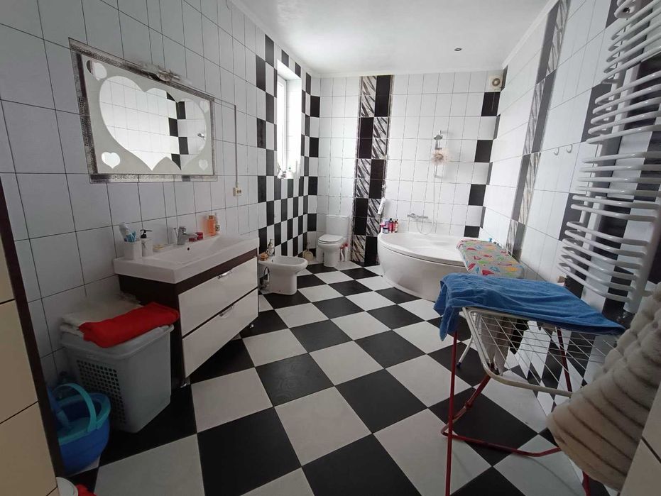 Продаж будинку з сонячними панелями, район школи №2, м. Дрогобич!