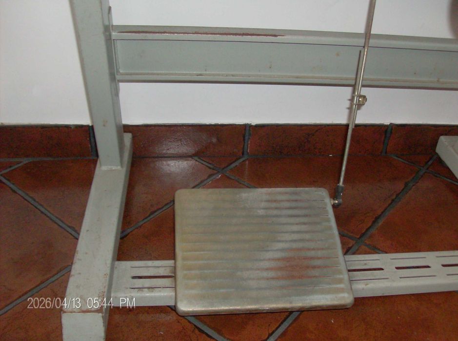 Maquina de costura marca global elétrica triplo arrasto
