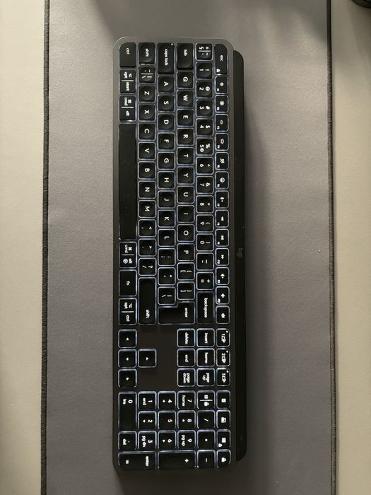 Logitech MX Keys S Plus Grafit + podpórka + Logi Bolt — komplet, stan idealny