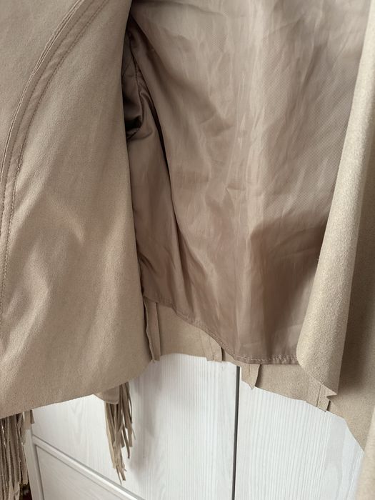 Beżowa kurtka / narzutka / marynarka Bershka 36 s Boho frędzle zamsz