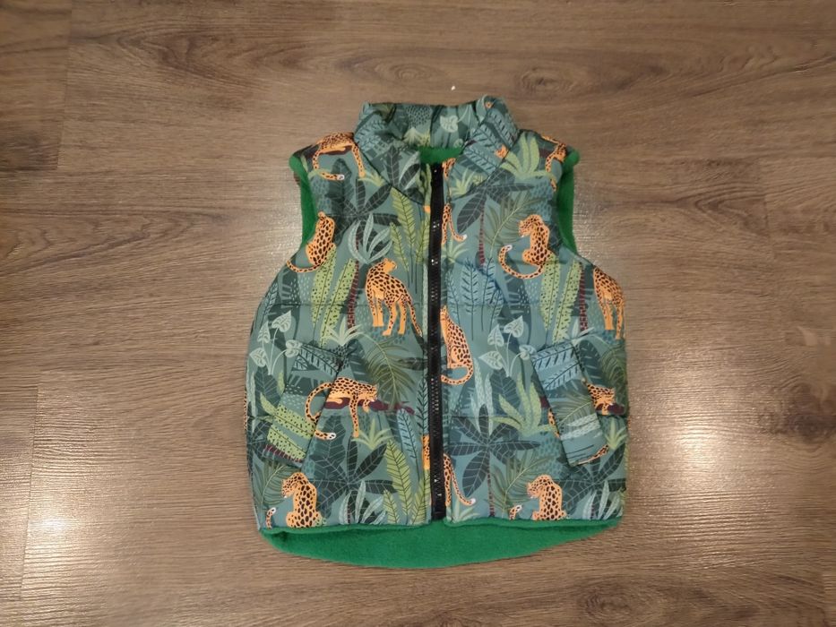 Продам безрукавку нова