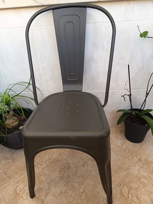 Cadeiras estilo Tolix Vintage – Leroy Merlin
