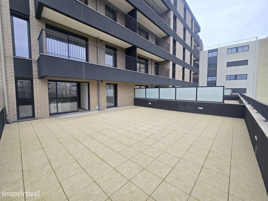 T2+1 Castêlo da Maia novo 2 frentes garagem para 2 viaturas