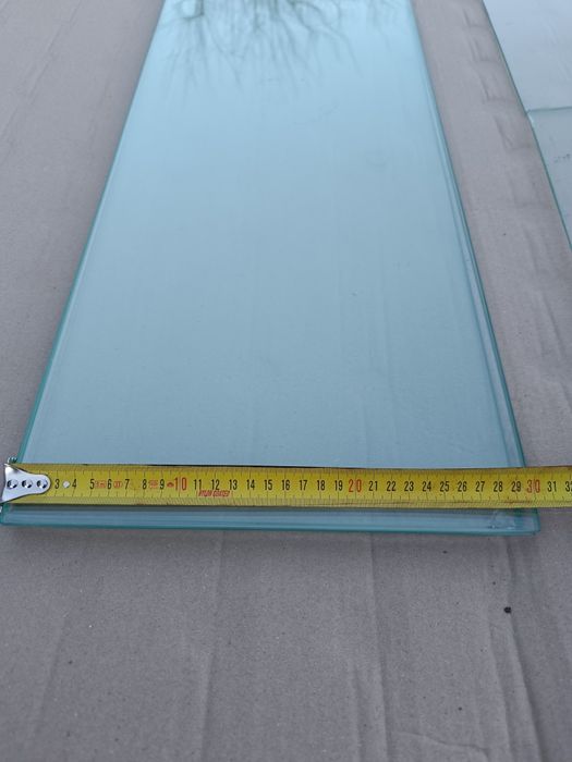 Скло 4-5(мм.)-різні куски