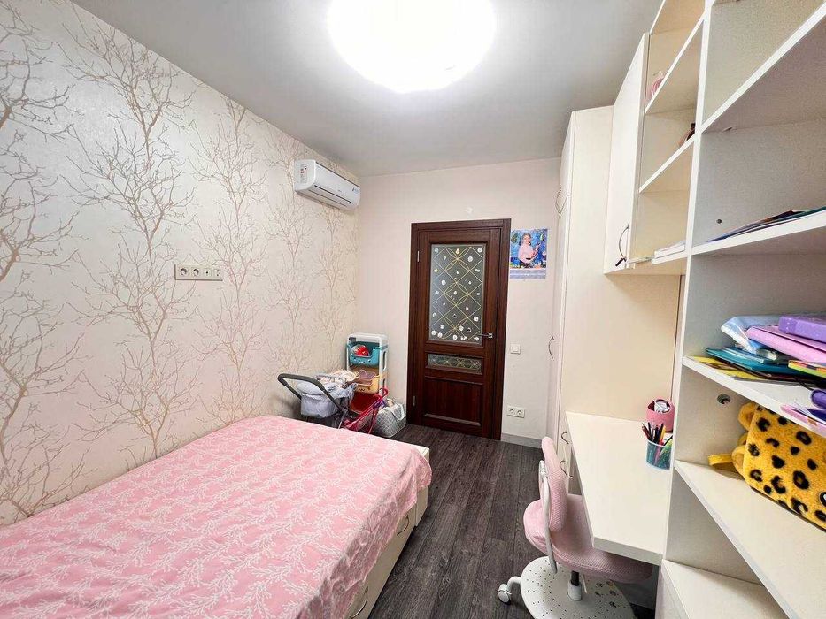 Продам 4 х кімнатну квартиру 3 окремі спальні River Park Видова 87 м2