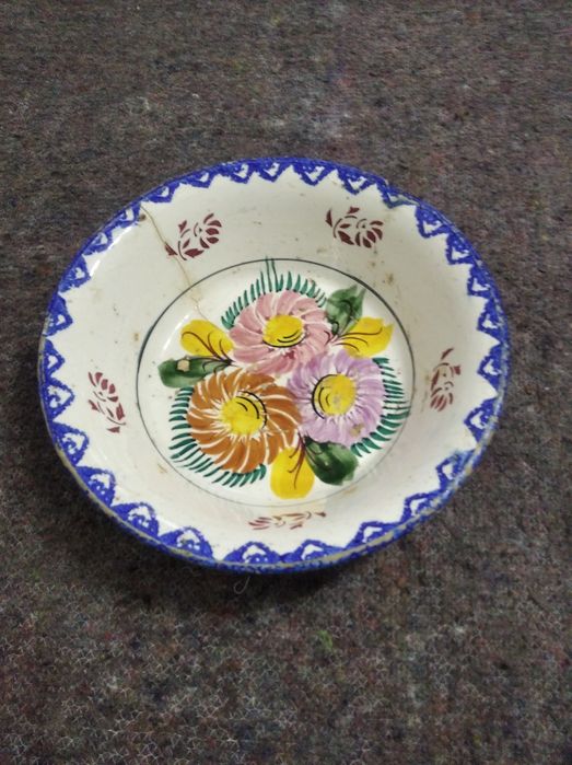 Bacia antiga em faiança