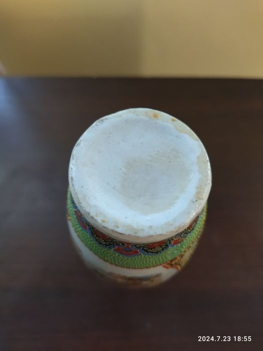 Chiński wazonik ceramiczny