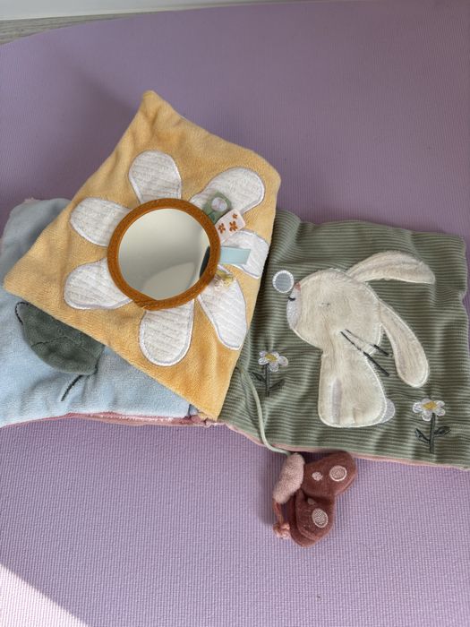 Little Dutch książeczka sensoryczna materiałowa z lusterkiem