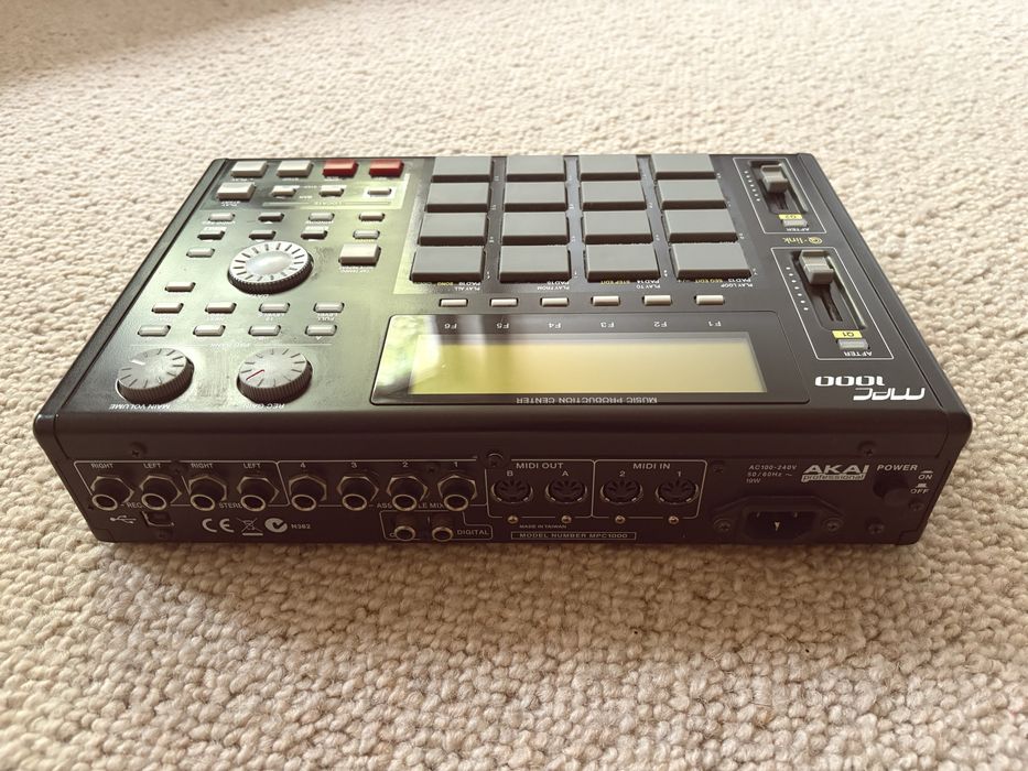 Akai Mpc 1000 sampler
