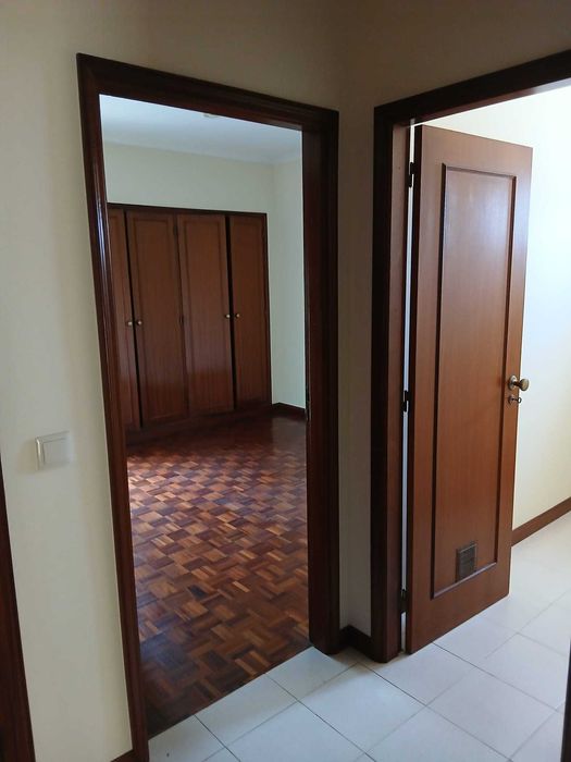Aluga-se apartamento T2