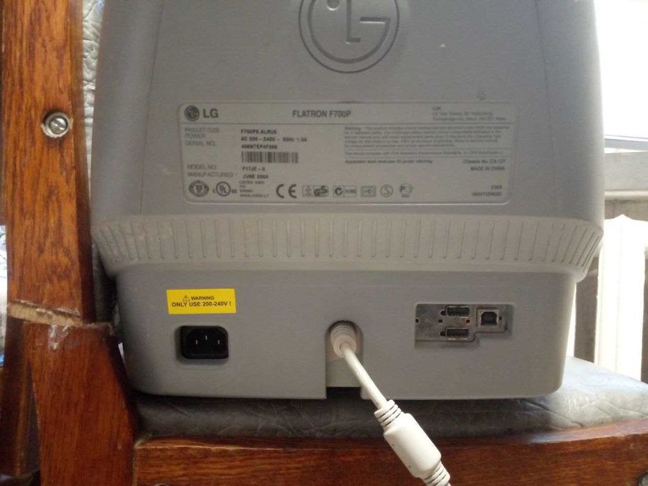 Монитор LG Flatron F700P
