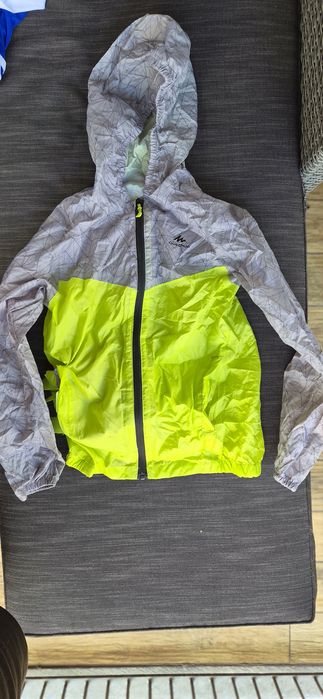 Kurtka przeciwdeszczowa Decathlon quechua