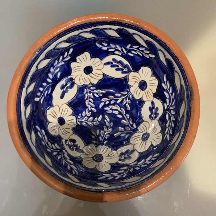 Tigela colorida com flores