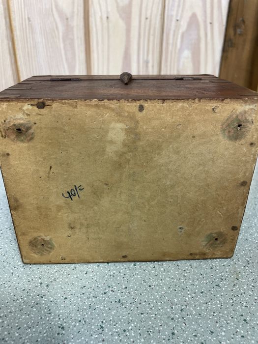 Bardzo stara rzeźbiona szkatułka antyk