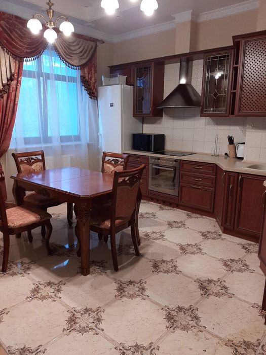 Здам 3-х к. квартиру на вул. Хрещатик, 27Б в будинку з ГЕНЕРАТОРОМ