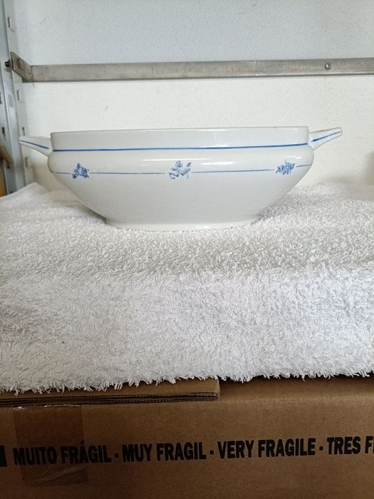 Terrina antiga para decoração