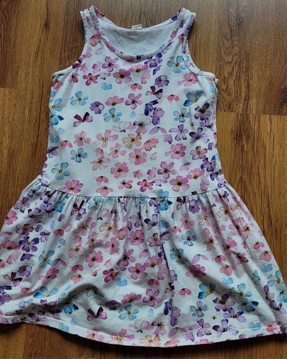 Sukienka w motylki