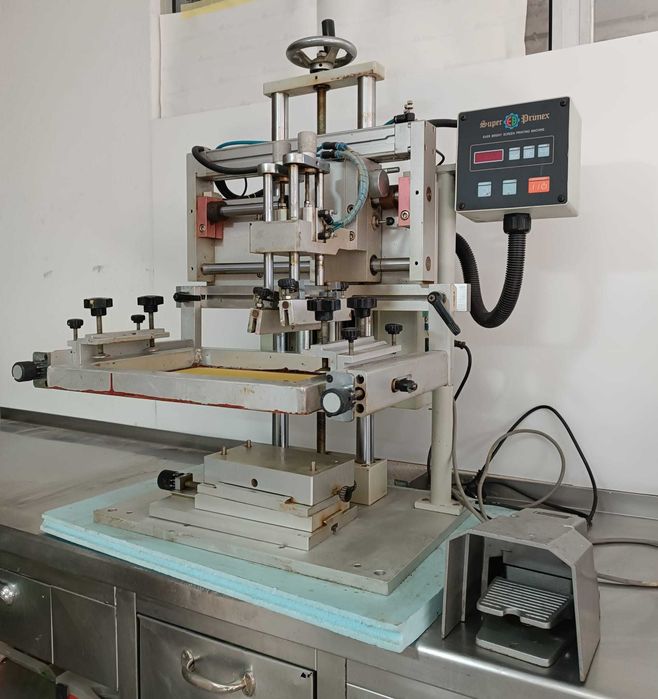 Máquina de Serigrafia de Planos Semi-Automática de Pequeno Formato