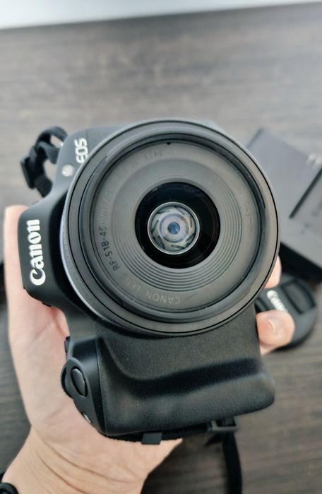 NOWY zestaw Canon EOS R50 + RF-S 18-45 IS STM + statyw, torba + gratis