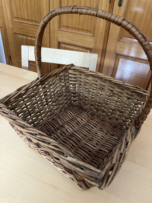 Cesta garrafeira em verga com tecido á volta