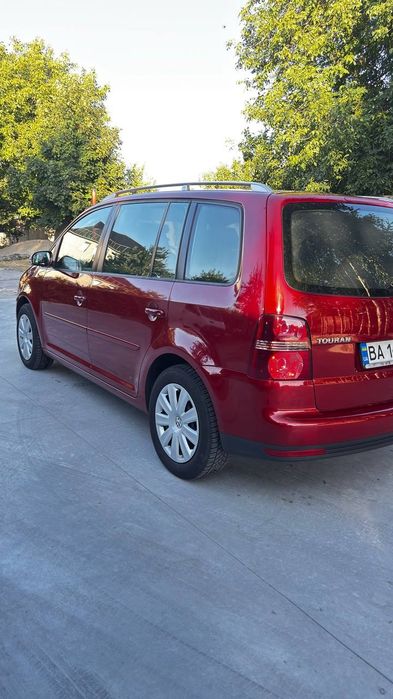 Продаю Volkswagen Touran 1.6mpi