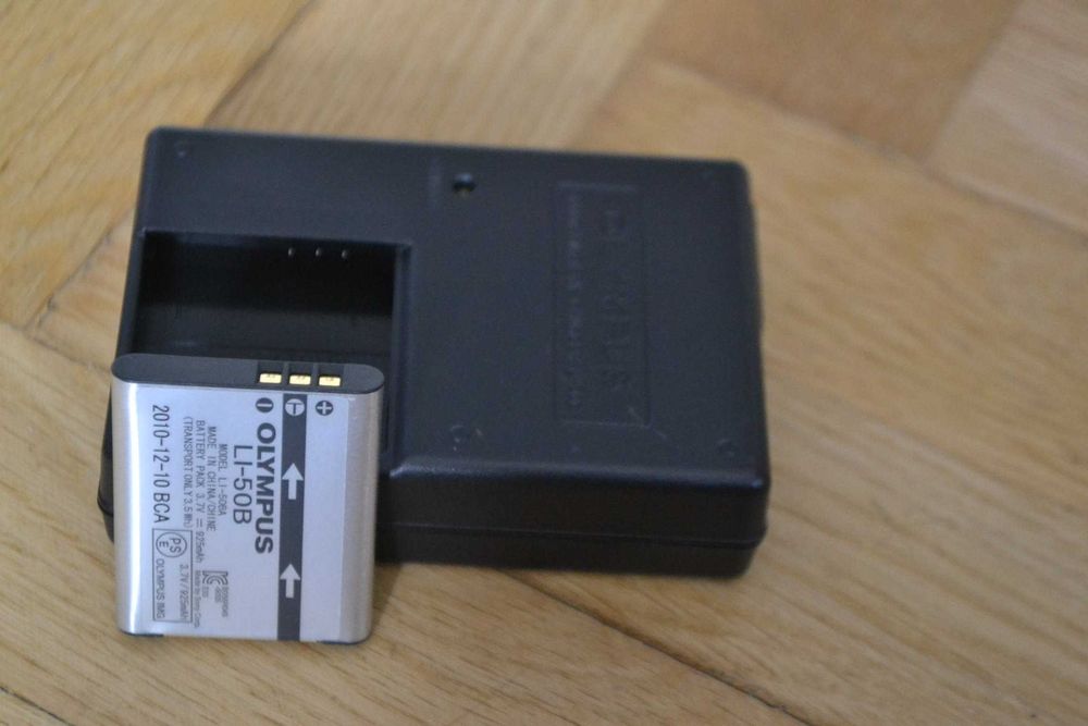 Ładowarka OLYMPUS Li50C do wielu aparatów cyfrowych z baterią LI50B