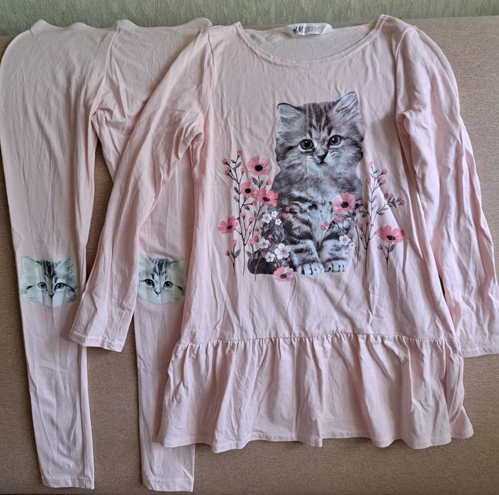 Продам костюм,легинсы,кофту,плащ