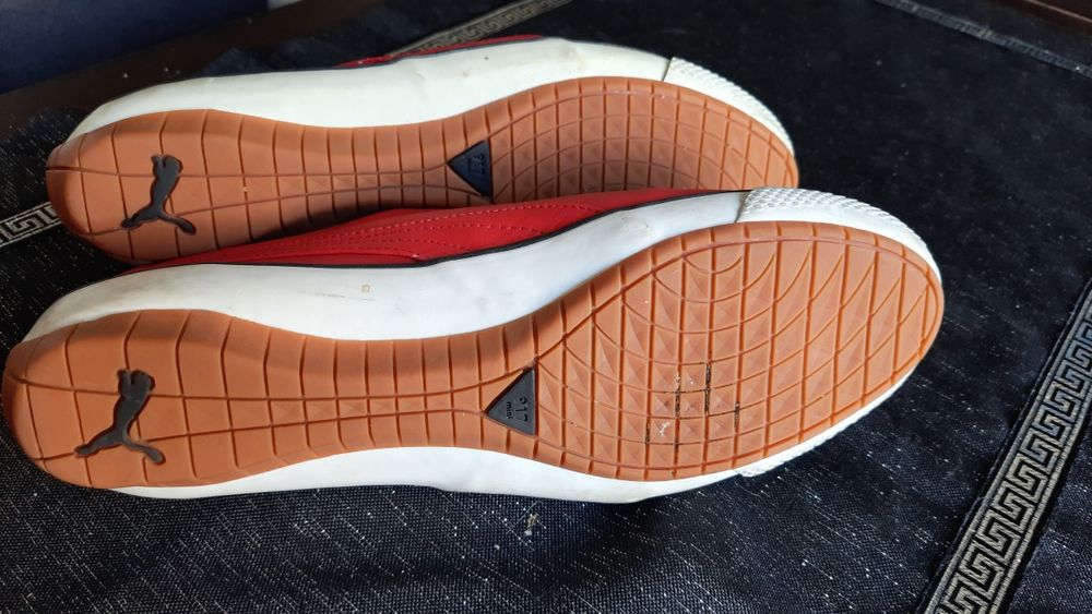 Czerwone trampki firmy PUMA