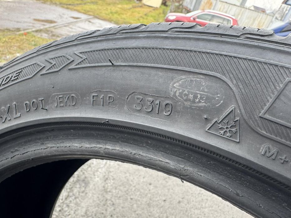 Зимові шини Tracmax 235/45 R17