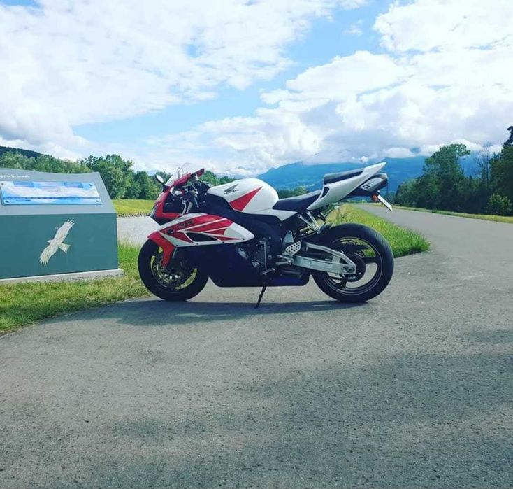 Honda cbr 1000rr tricolor