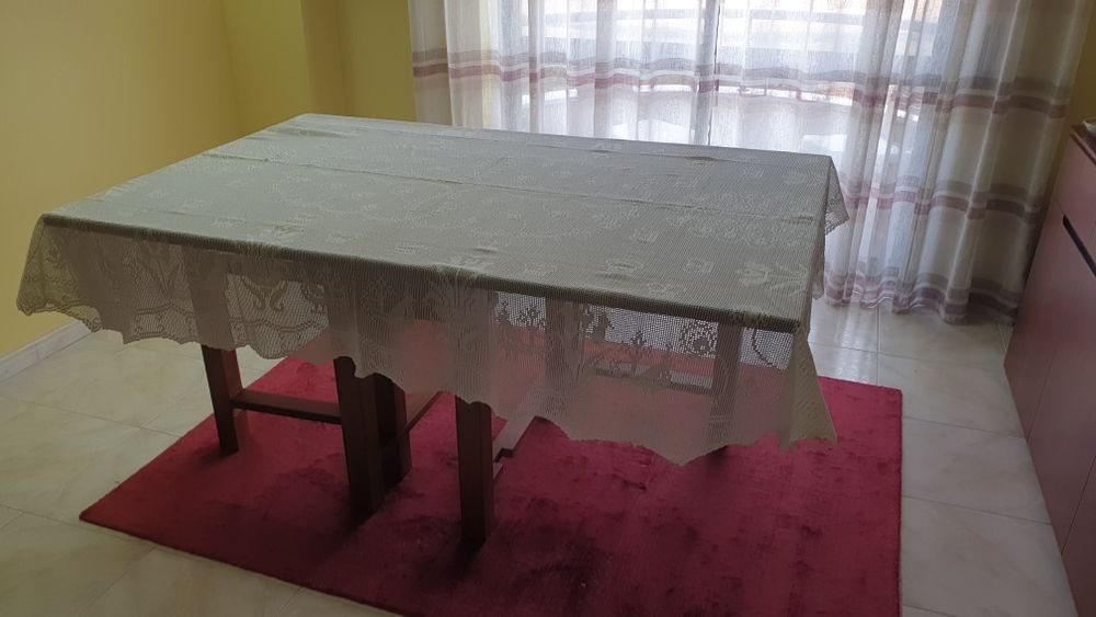 Toalha de Mesa em Renda/Crochê Branca feita à mão – Excelente Estado