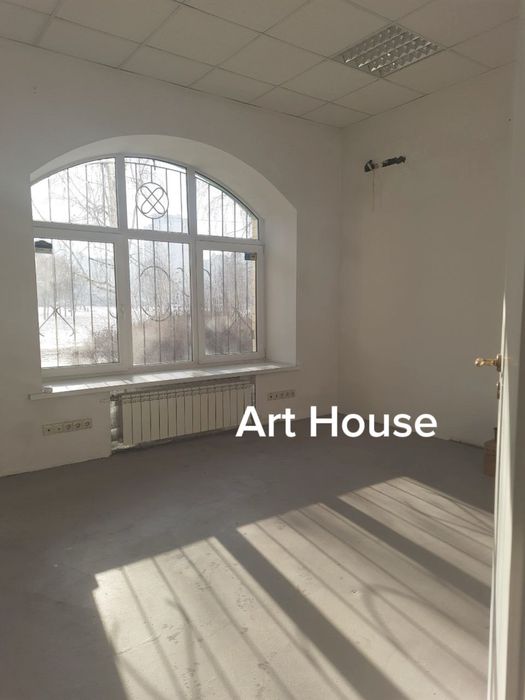 Два окремі входи, кабінети, офіс, курси, ін. Григоренка/Ахматової