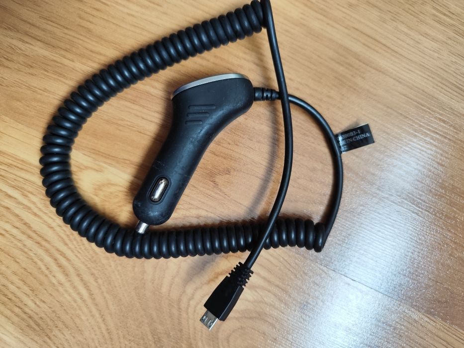 Ładowarka samochodowa 12V micro USB – spiralny kabel