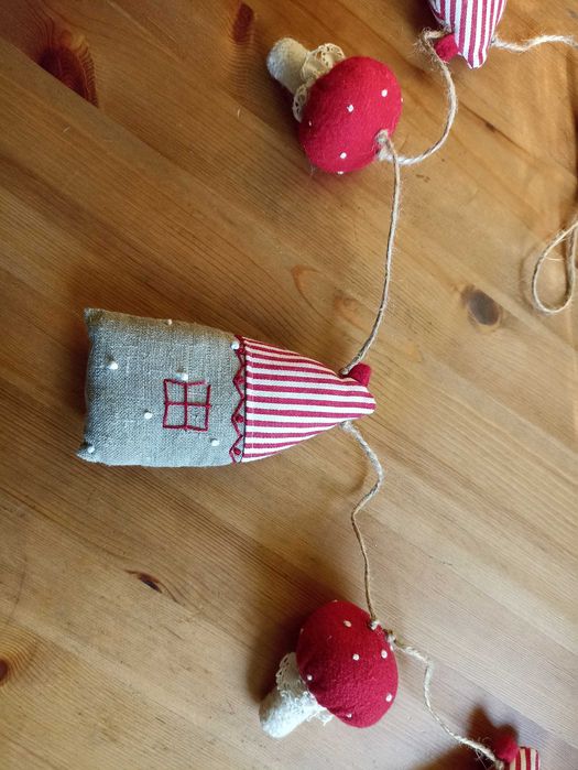 Girlanda, domki, muchomory, rękodzieło