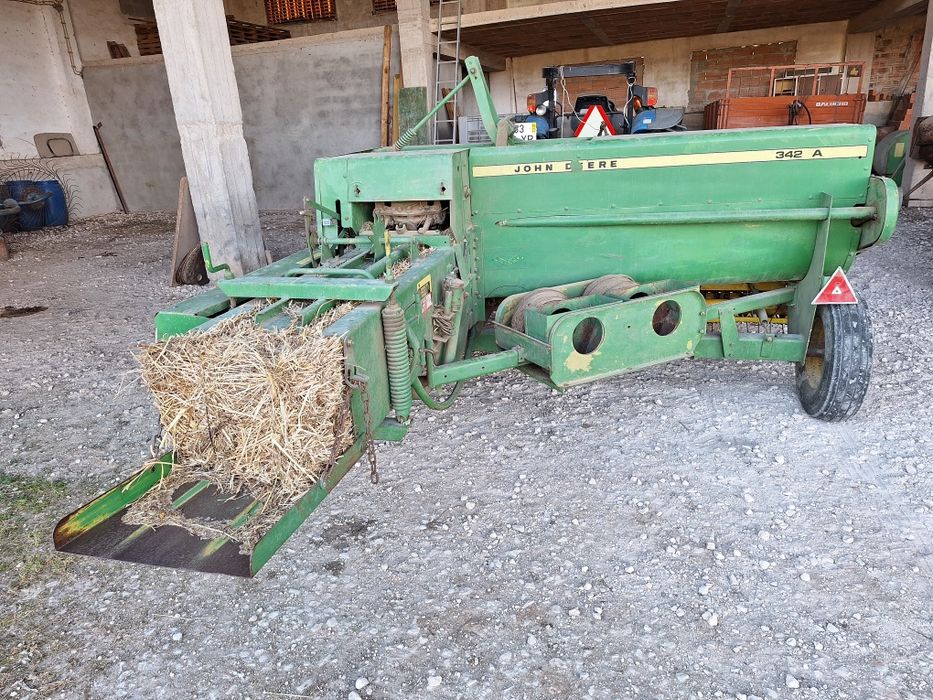 Enfardadeira, gadanheira e girassol