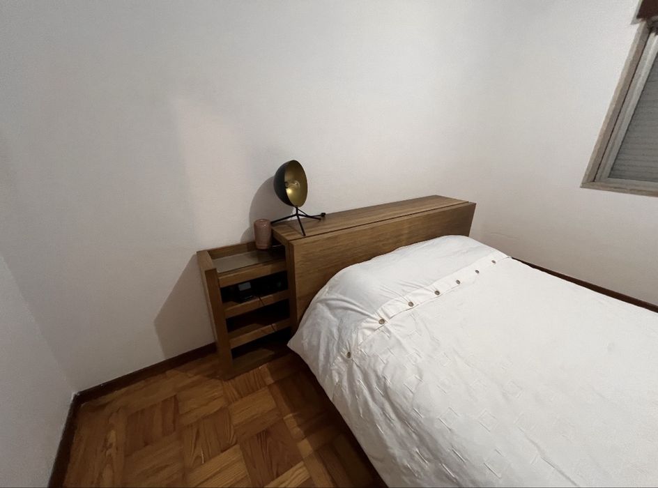Cama com mesas de cabeceira - urgente