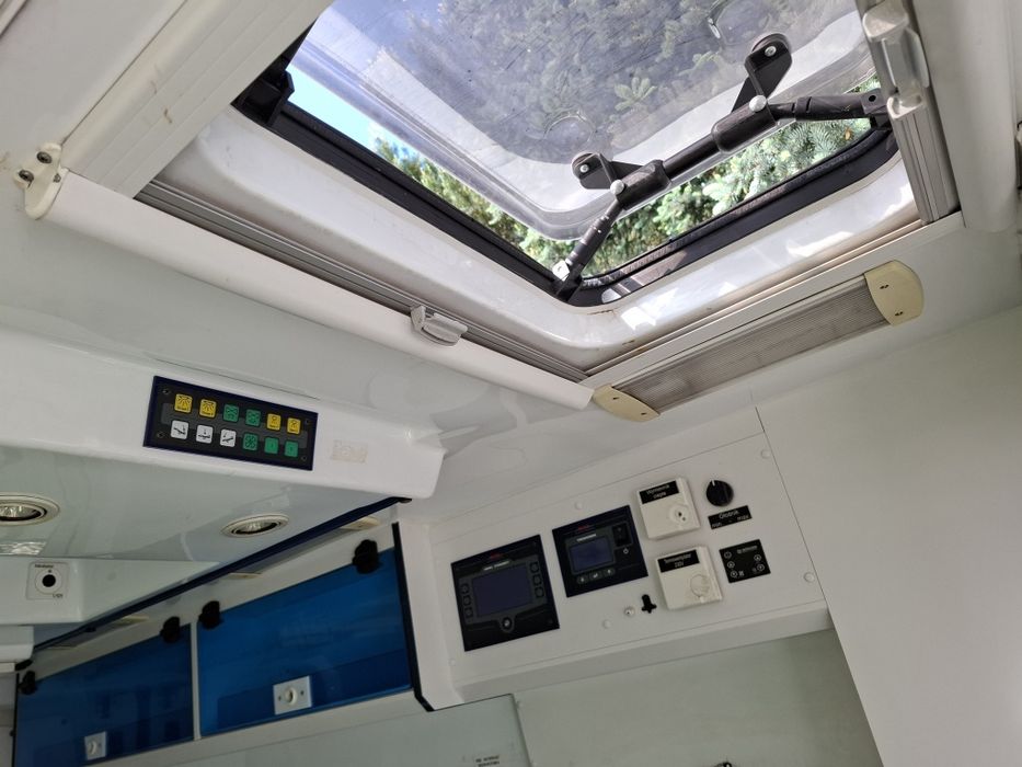 VW Crafter 2.5 TDI karetka ambulans kamper