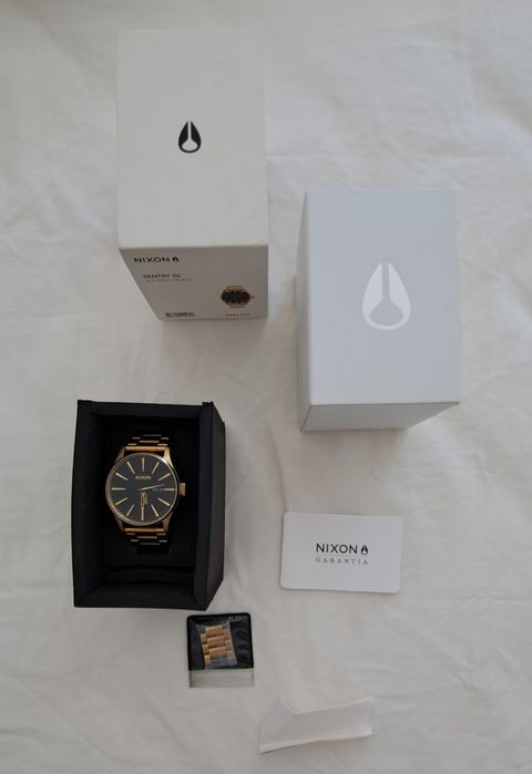 Relógio nixon gold
