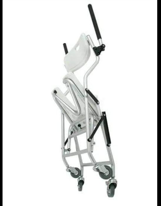 Cadeira de Duche com Rodas Dobrável -  (NOVA) 

85,00 € 

DESCRIÇÃO
 T