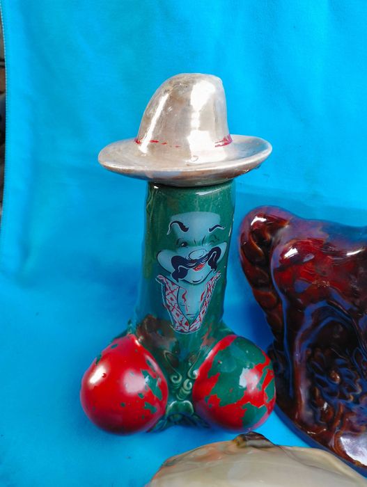 Різні керамічні статуетки ...