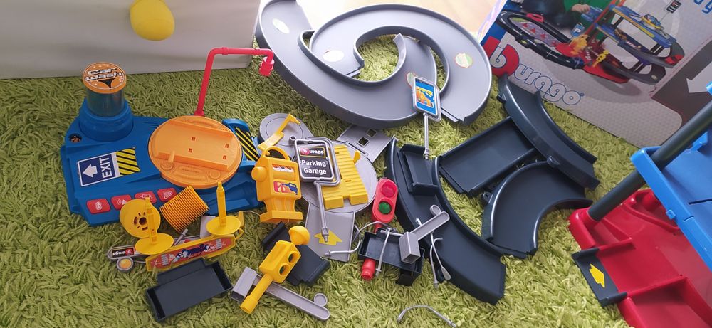 Burago street fire parking garage